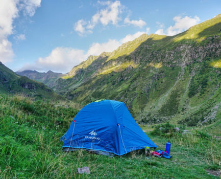 Campeggio libero in montagna: pro e contro